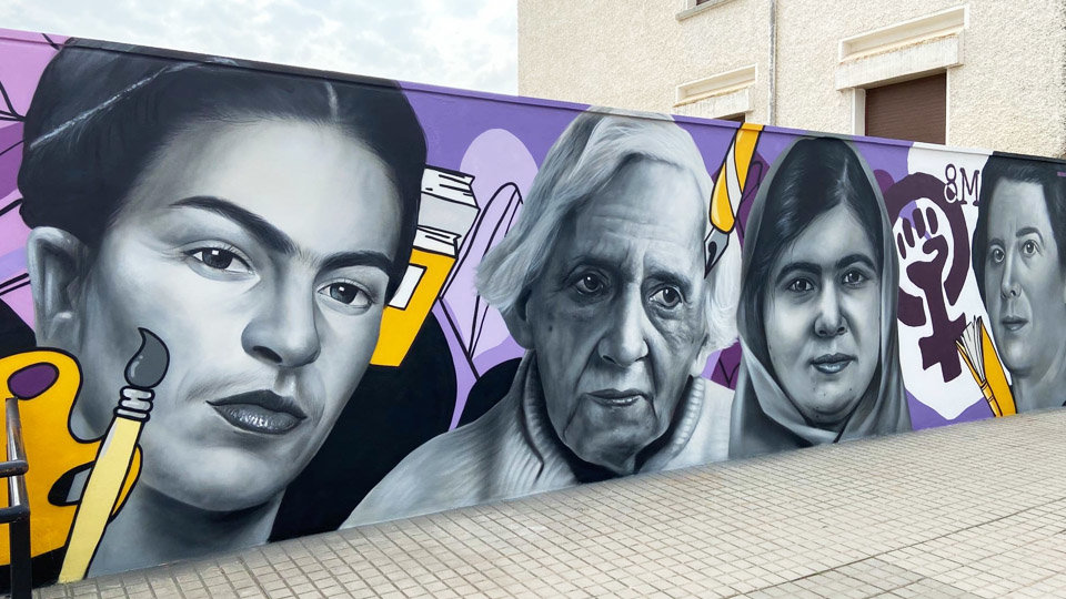 Mural realizado por el artista Xolaka con motivo del 8M en Buñuel