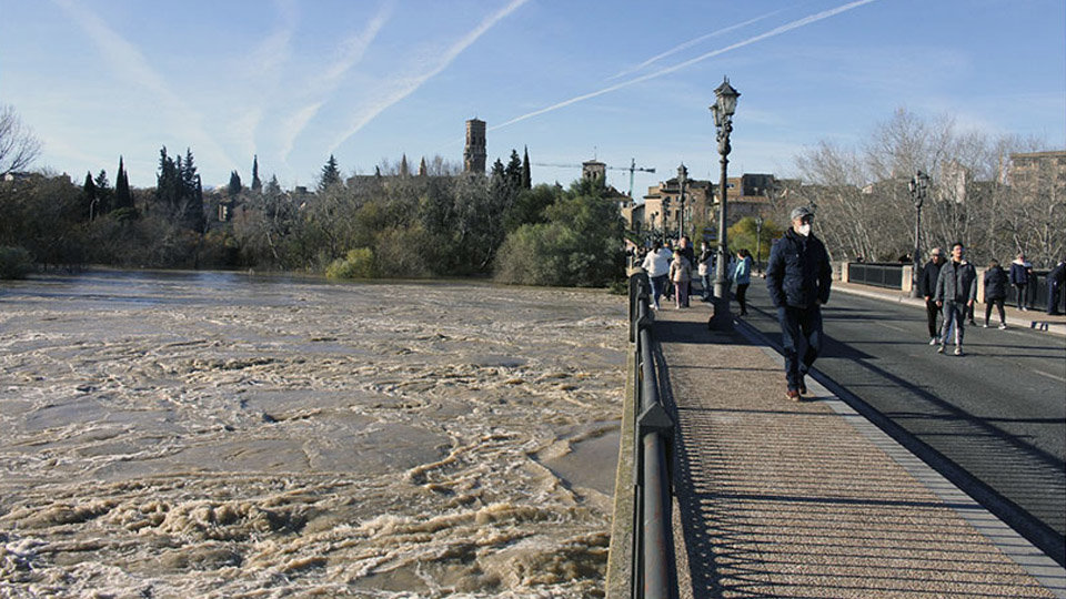 Crecida del Ebro a su paso por Tudela diciembre 2021