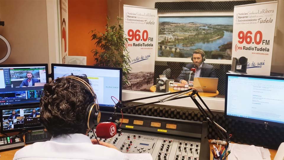 Gabriel Sevillano, Gerente de la zona norte de Agbar Agriculture Ibérica, en los estudios de Radio Tduela