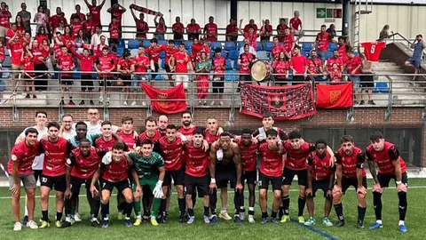 plantilla y afición del CD Cortes