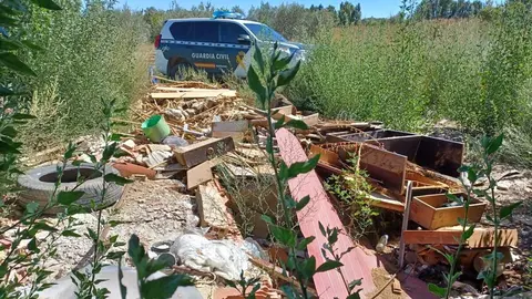 Vertido de escombros en un paraje de Fitero. Foto Guardia Civil de Navarra