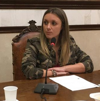 MARIA CHIVITE de MUEBLES MUGA.