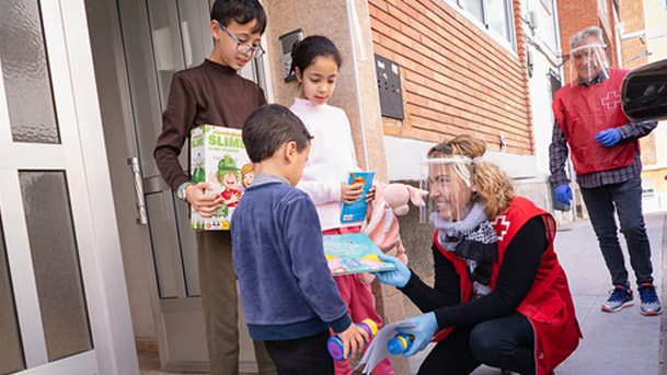 Cruz roja reparte tareas