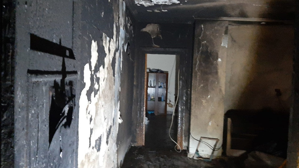 Consecuencias del incendio registrado hoy en una vivienda del Casco Antiguo de Tudela