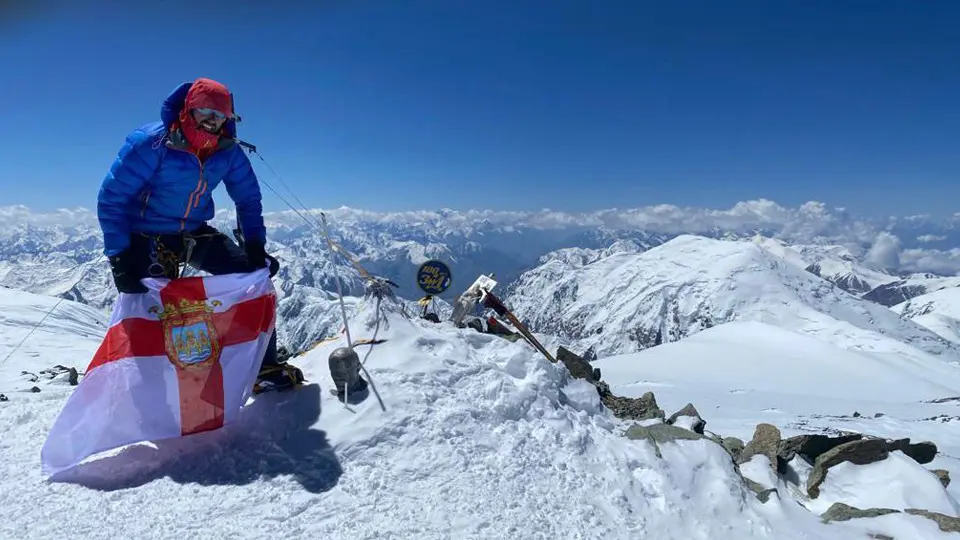 Mitxelko Cuñado coronando la cima Lenin Peak 2021