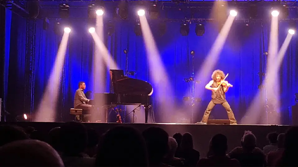 Ara Malikian actuando en el Ribaforada Arena