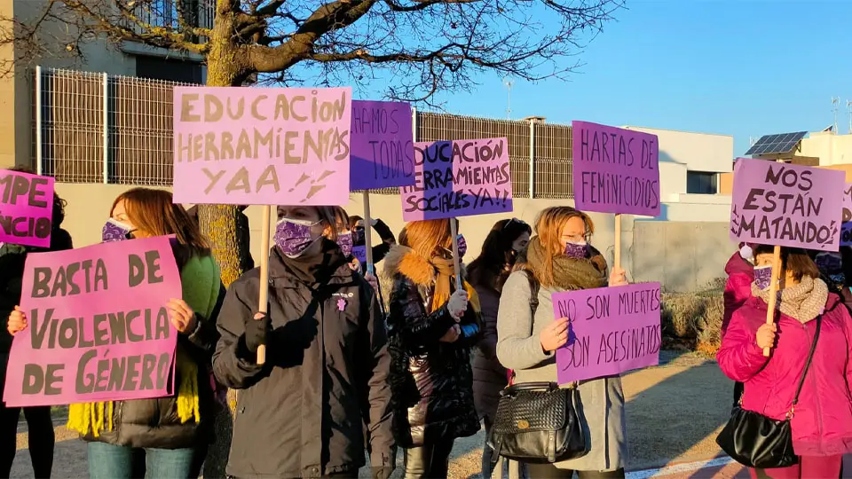 Plataforma Luchamos por Sara frente a los Juzgados de Tudela