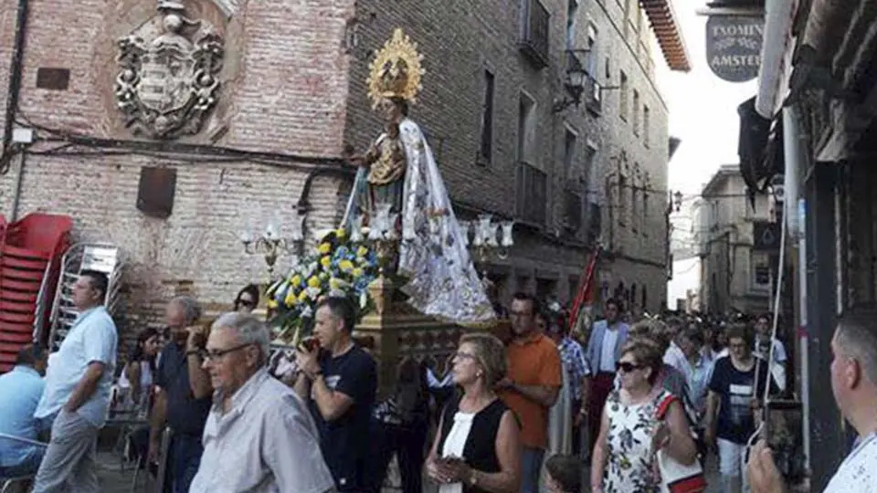 La Virgen del Plú en Marcilla de camino a la Parroquia