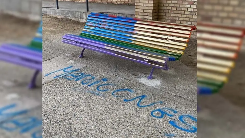 Ataque al banco LGTBI ubicado en el Paseo del Queiles en Tudela