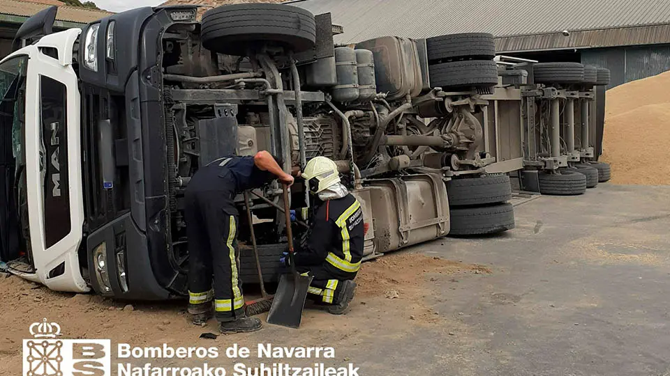 arguedas camion vuelco