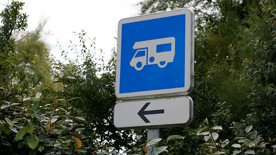 señal aparcamiento autocaravanas