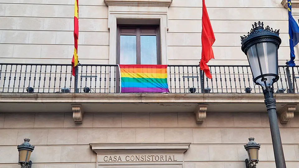 tudela bandera dia orgullo lgtbi