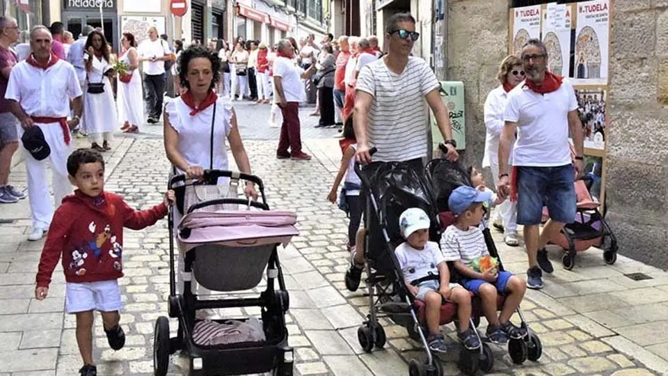 Familias disfrutando de las Fiestas de Tudela 2022. Foto. José Miguel Buñuel Sánchez