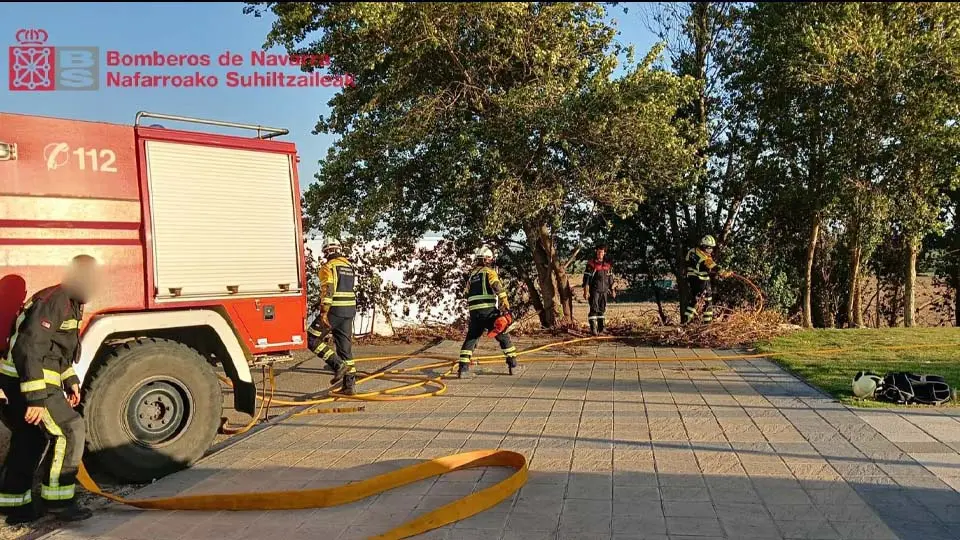 Bomberos del parque de Peralta actuando en Milagro