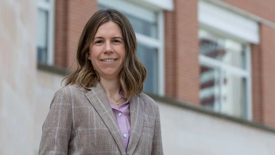 Cristina Burgui Alcaide, licenciada en Farmacia y diplomada en Nutrición Humana y Dietética por la Universidad de Navarra. Especialista en Farmacia Hospitalaria por la Clínica Universidad de Navarra.