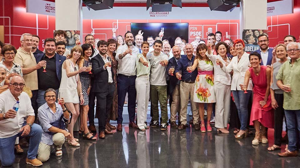PSN-PSOE celebrando la investidura de María Chivite