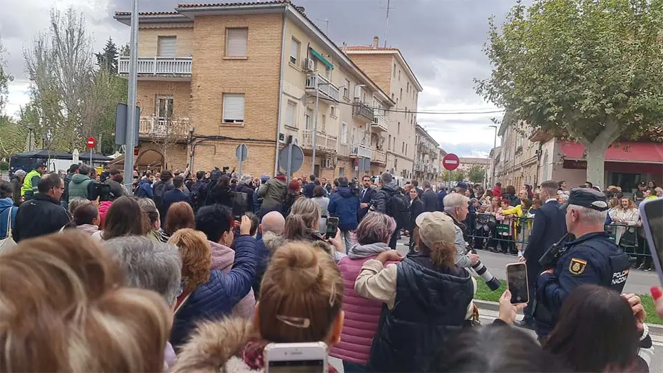 Esperando a Doña Letizia en Tudela 2023 (3)