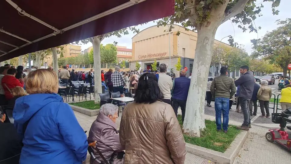 Esperando a Doña Letizia en Tudela 2023 (6)