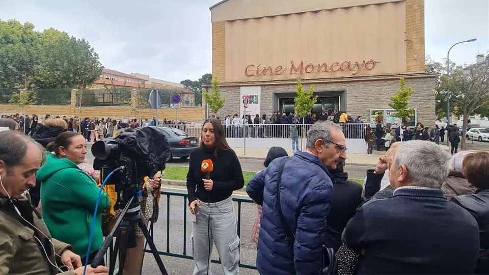 Esperando a Doña Letizia en Tudela 2023 (10)