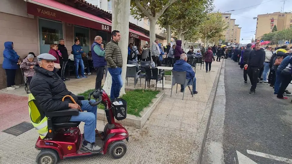 Esperando a Doña Letizia en Tudela 2023 (11)