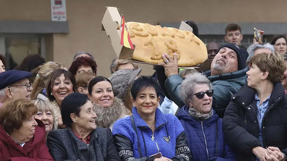 Esperando a Doña Letizia en Tudela 2023 (15)