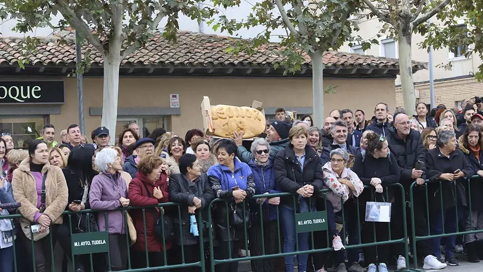 Esperando a Doña Letizia en Tudela 2023 (16)