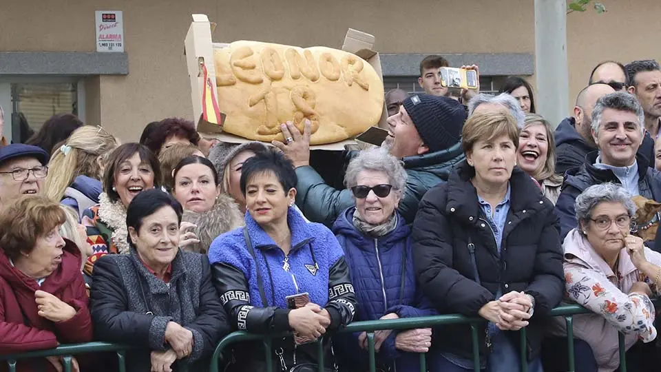 Esperando a Doña Letizia en Tudela 2023 (18)