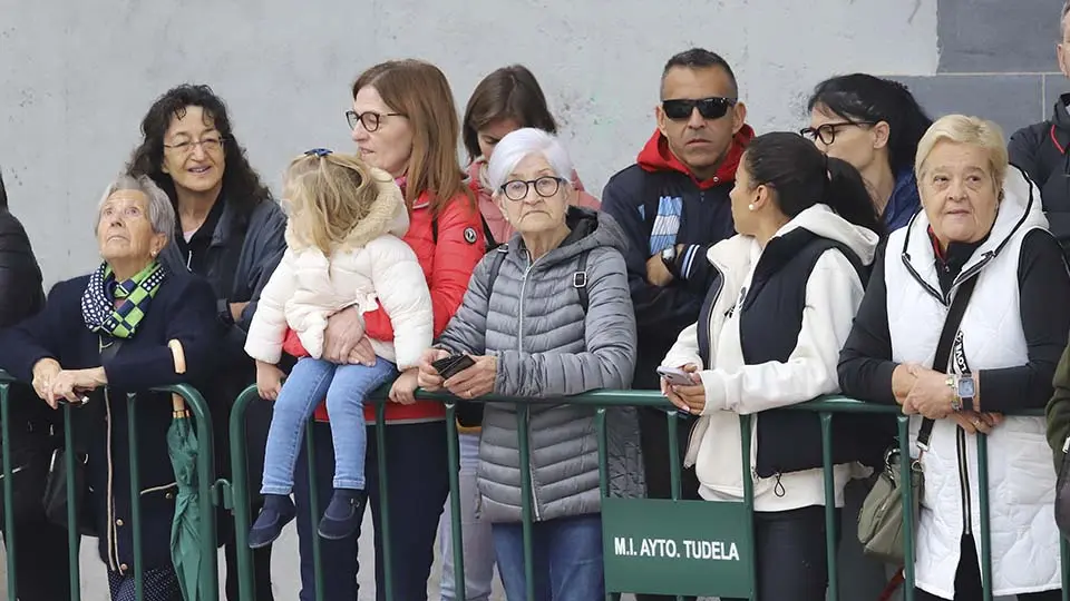 Esperando a Doña Letizia en Tudela 2023 (27)