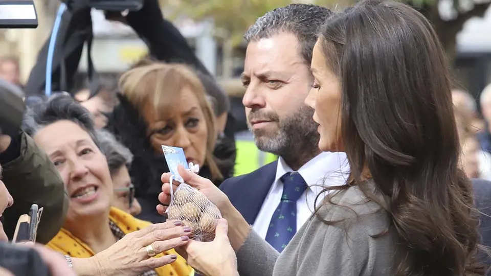 Letizia saludando 2023 (1)