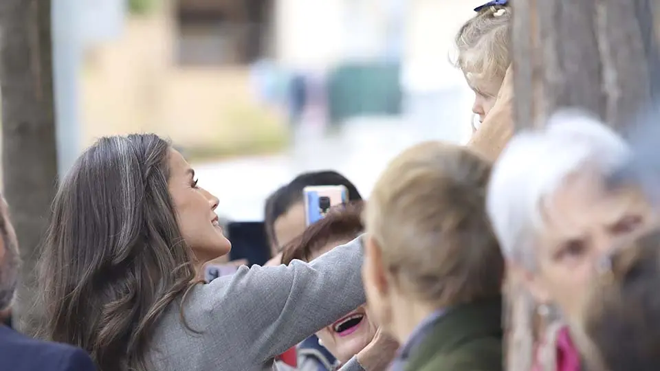 Letizia saludando 2023 (5)