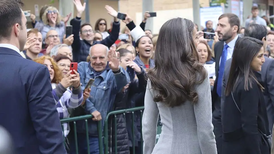 Letizia saludando 2023 (8)