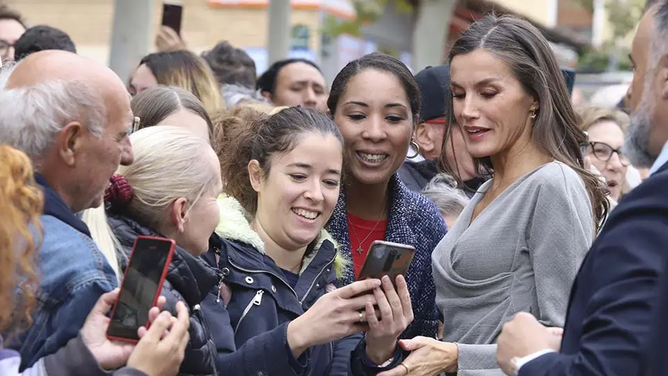 Letizia saludando 2023 (17)