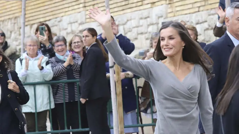 Letizia saludando 2023 (19)