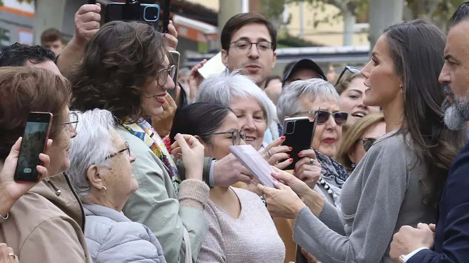 Letizia saludando 2023 (24)