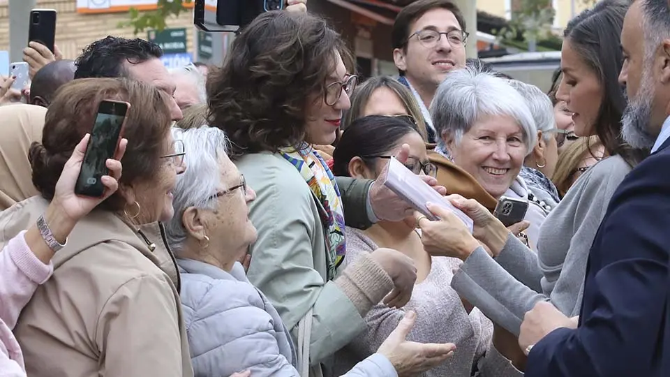 Letizia saludando 2023 (25)
