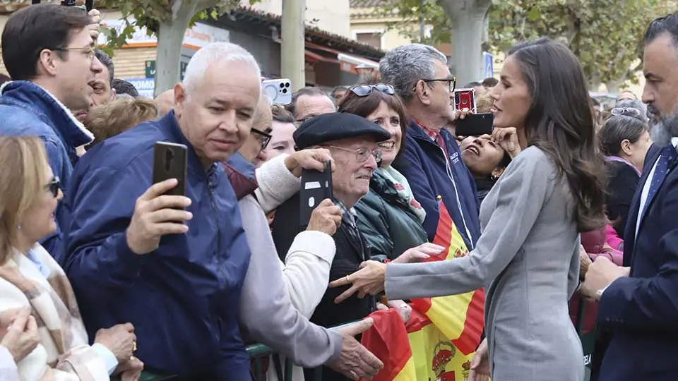 Letizia saludando 2023 (26)