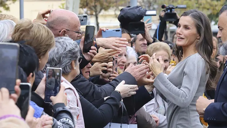 Letizia saludando 2023 (31)
