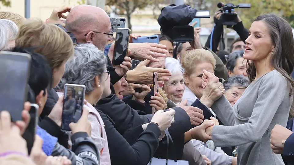 Letizia saludando 2023 (32)