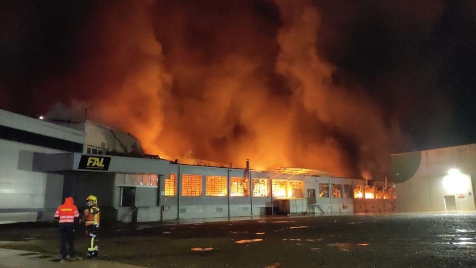 Incendio declarado en la Fábrica de Calzados Fal S.A. de Arnedo, La Rioja