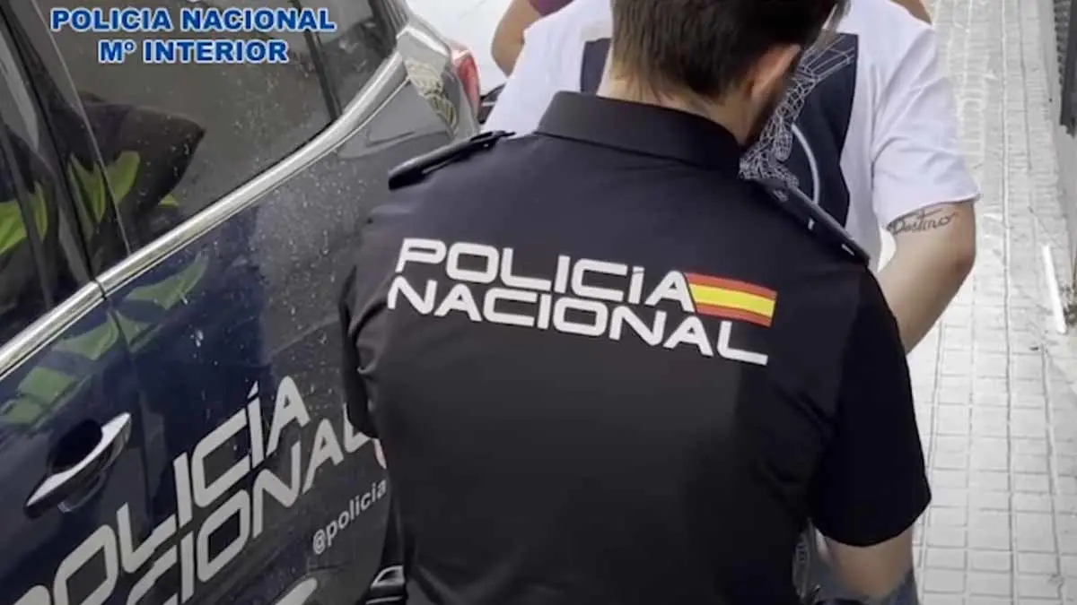 Policía Nacional procediendo a una detención