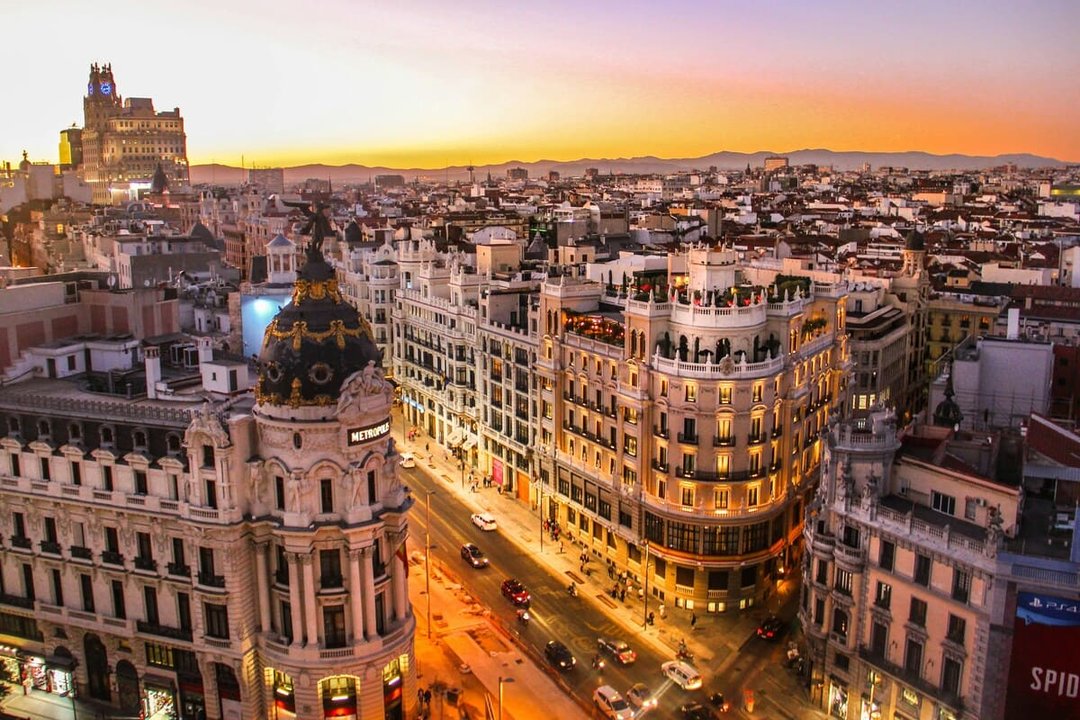  Siente el pulso de las principales ciudades de España: Madrid y Barcelona en todo su esplendor cultural 