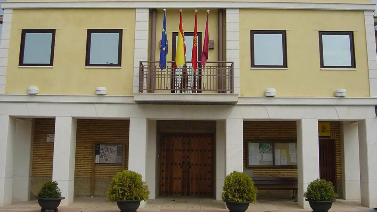 fachada del ayuntamiento de monteagudo