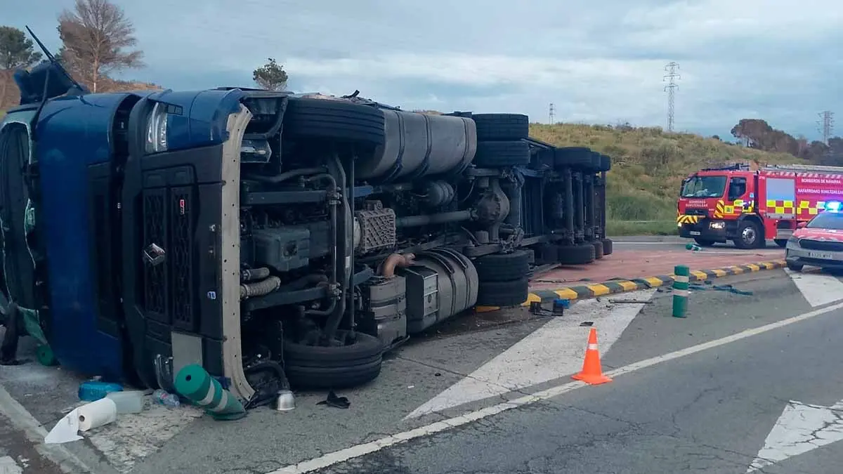 accidente vuelco camión valtierra