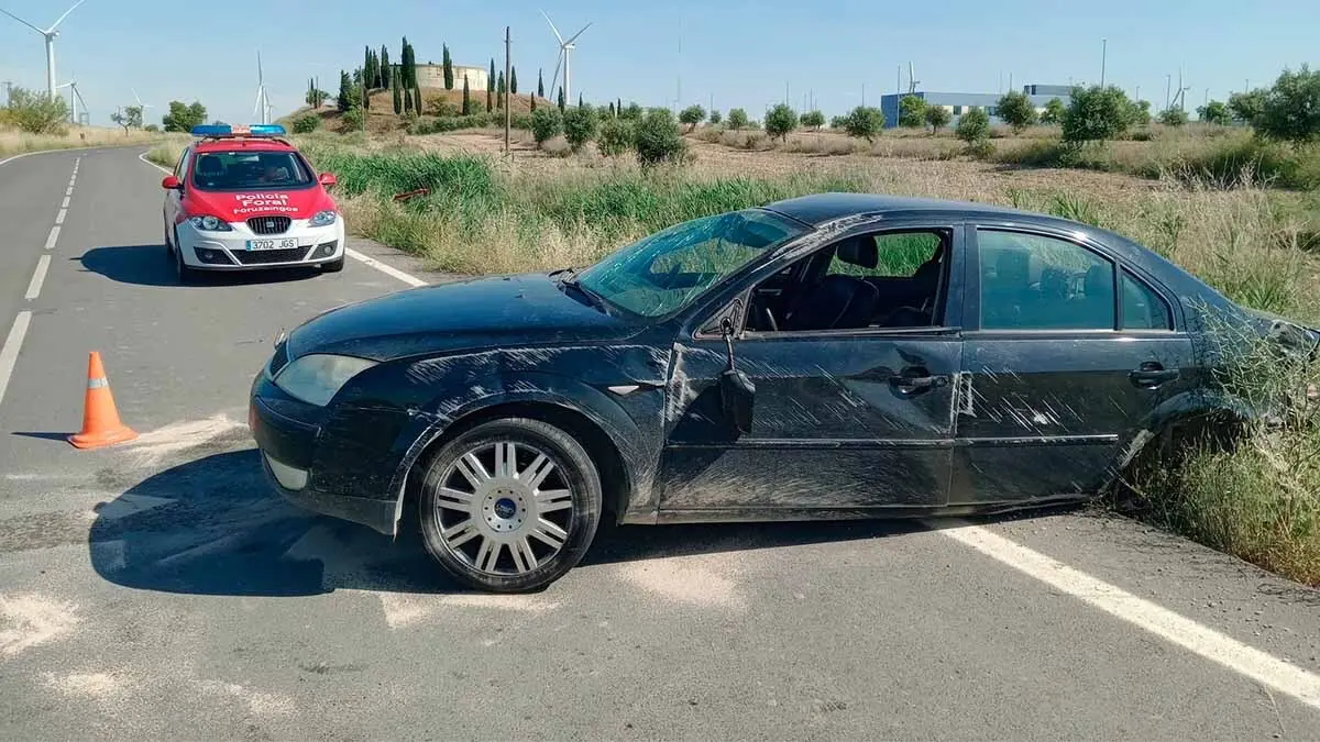 Estado en el que quedó el turismo tras sufrir una salida de vía en Buñuel