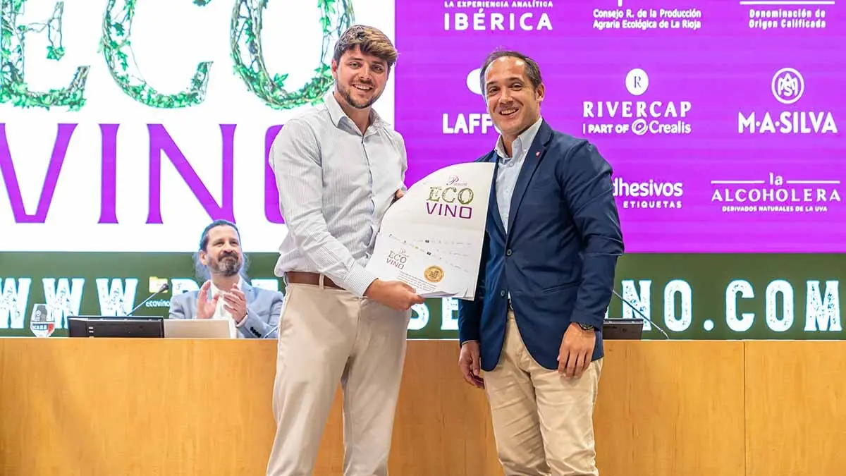 Pablo Arriezu recoge galardón gran oro premios ecovino