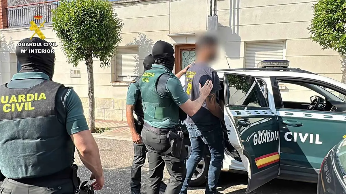 Fotos del operativo de la Guardia Civil contra la venta de droga en Calahorra (12)