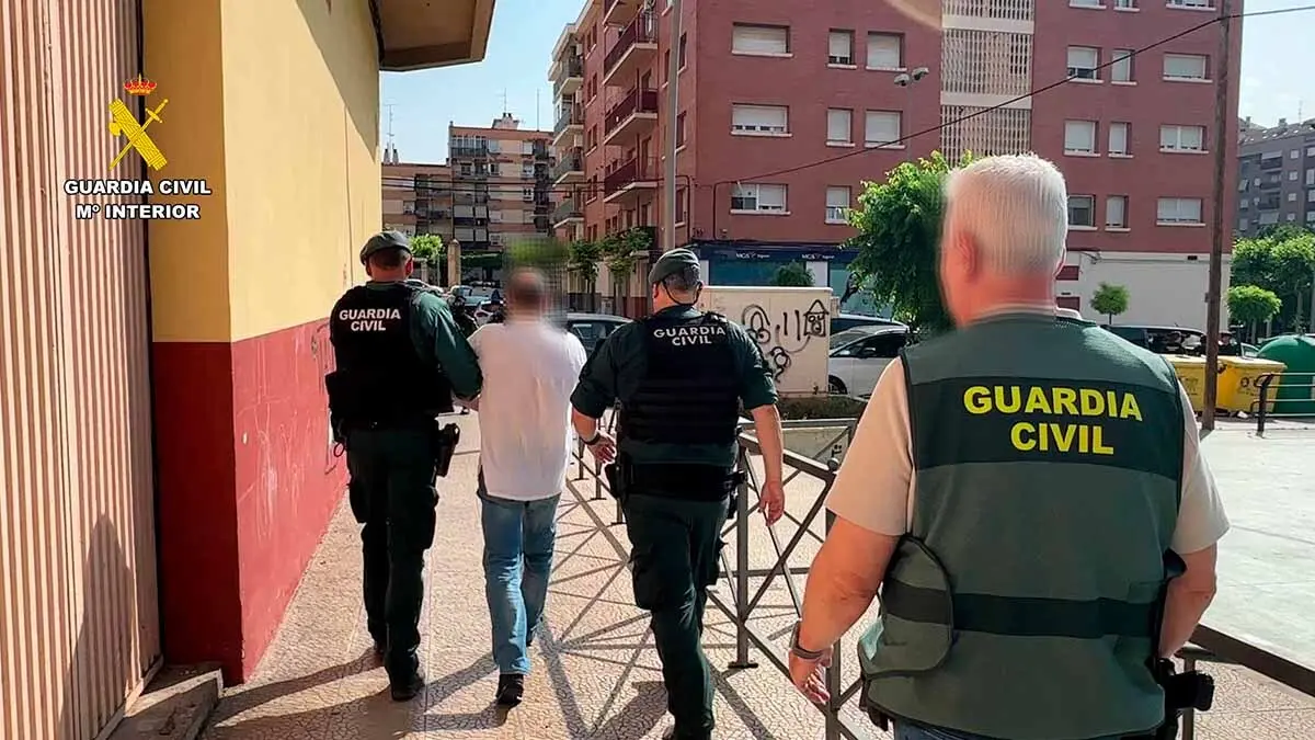 Fotos del operativo de la Guardia Civil contra la venta de droga en Calahorra (14)