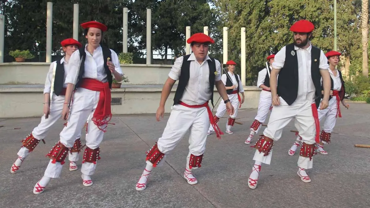 Exhibición de danzas en Cortes. 20-6-25 (3)