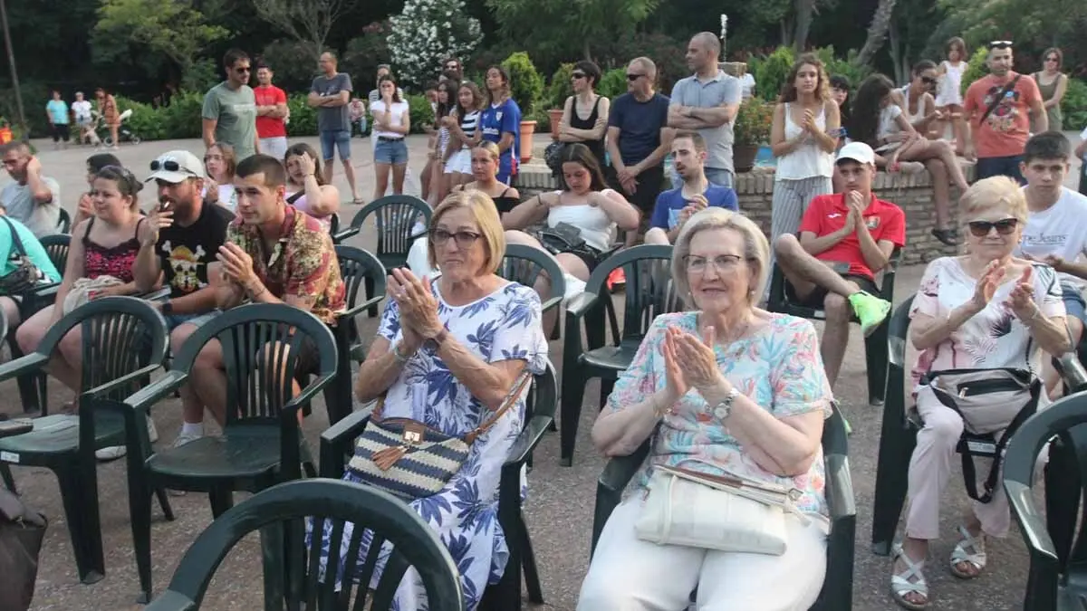 Exhibición de danzas en Cortes. 20-6-25 (6)