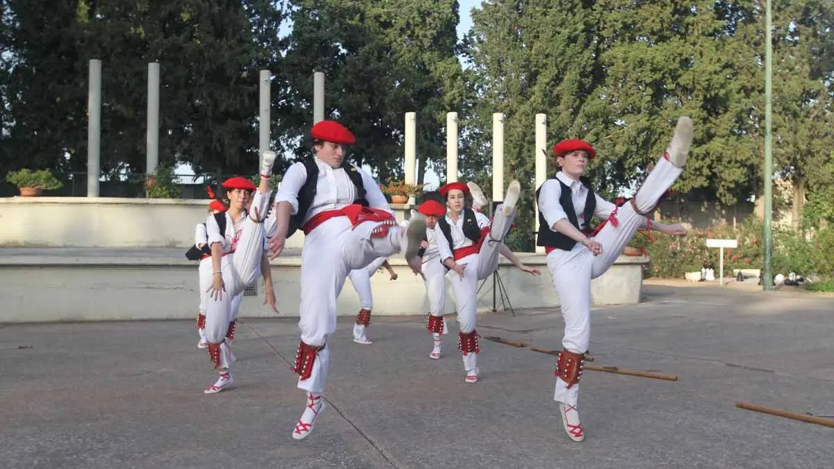 Exhibición de danzas en Cortes. 20-6-25 (14)